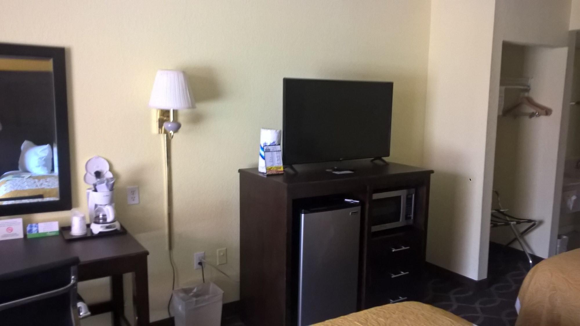 Days Inn & Suites By Wyndham Port Richey Exterior foto