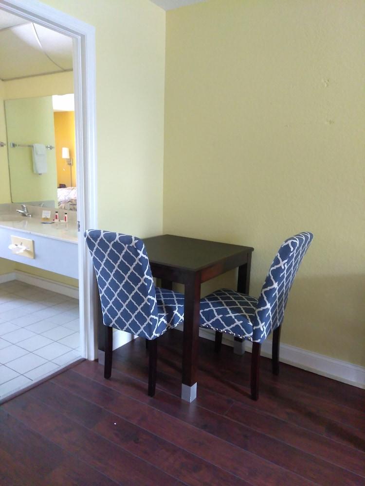 Days Inn & Suites By Wyndham Port Richey Exterior foto