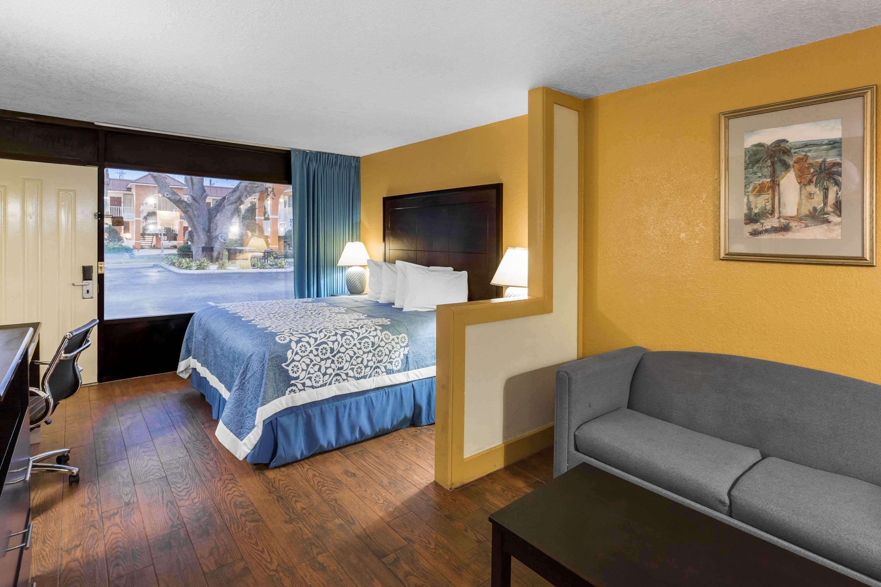 Days Inn & Suites By Wyndham Port Richey Exterior foto