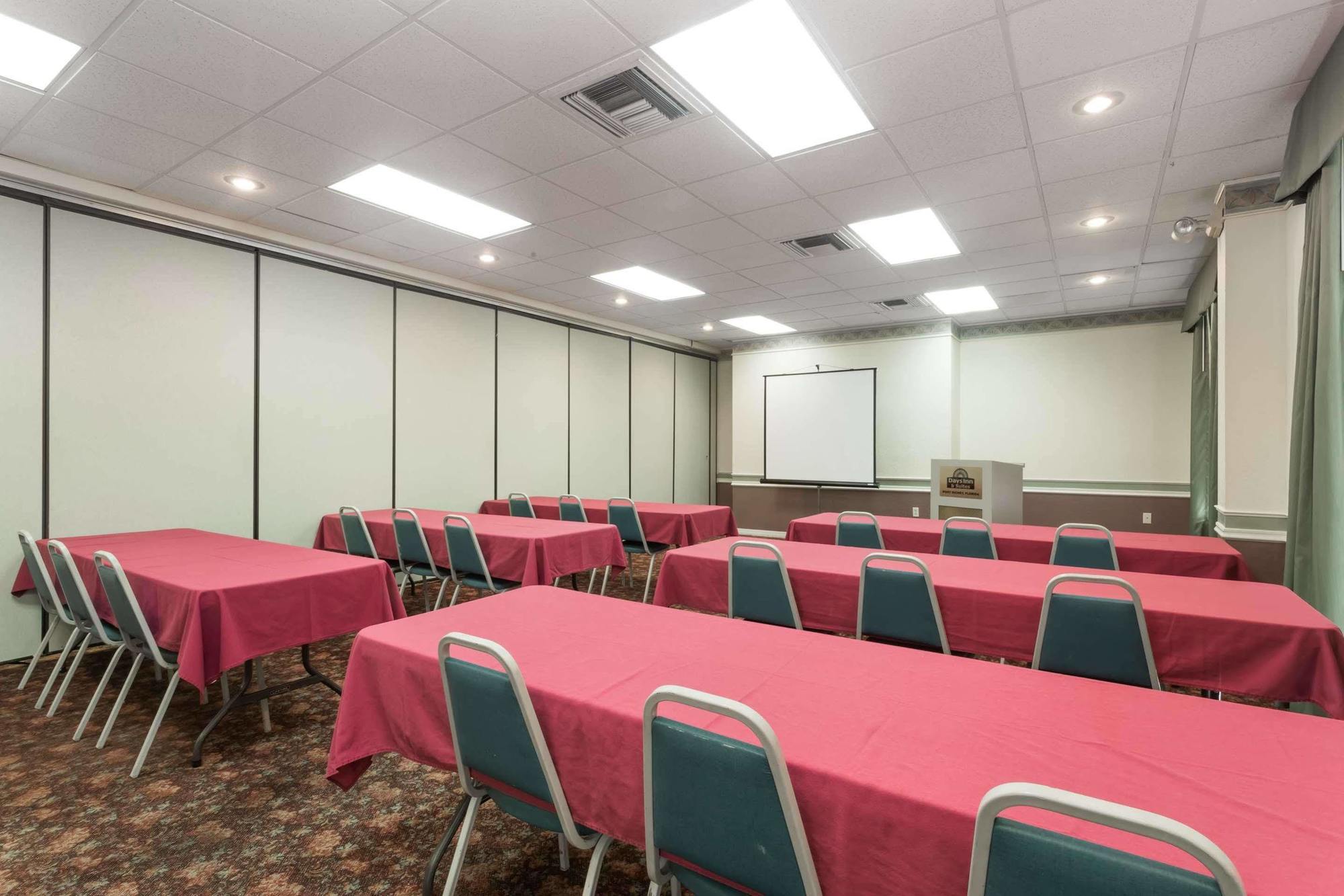 Days Inn & Suites By Wyndham Port Richey Exterior foto
