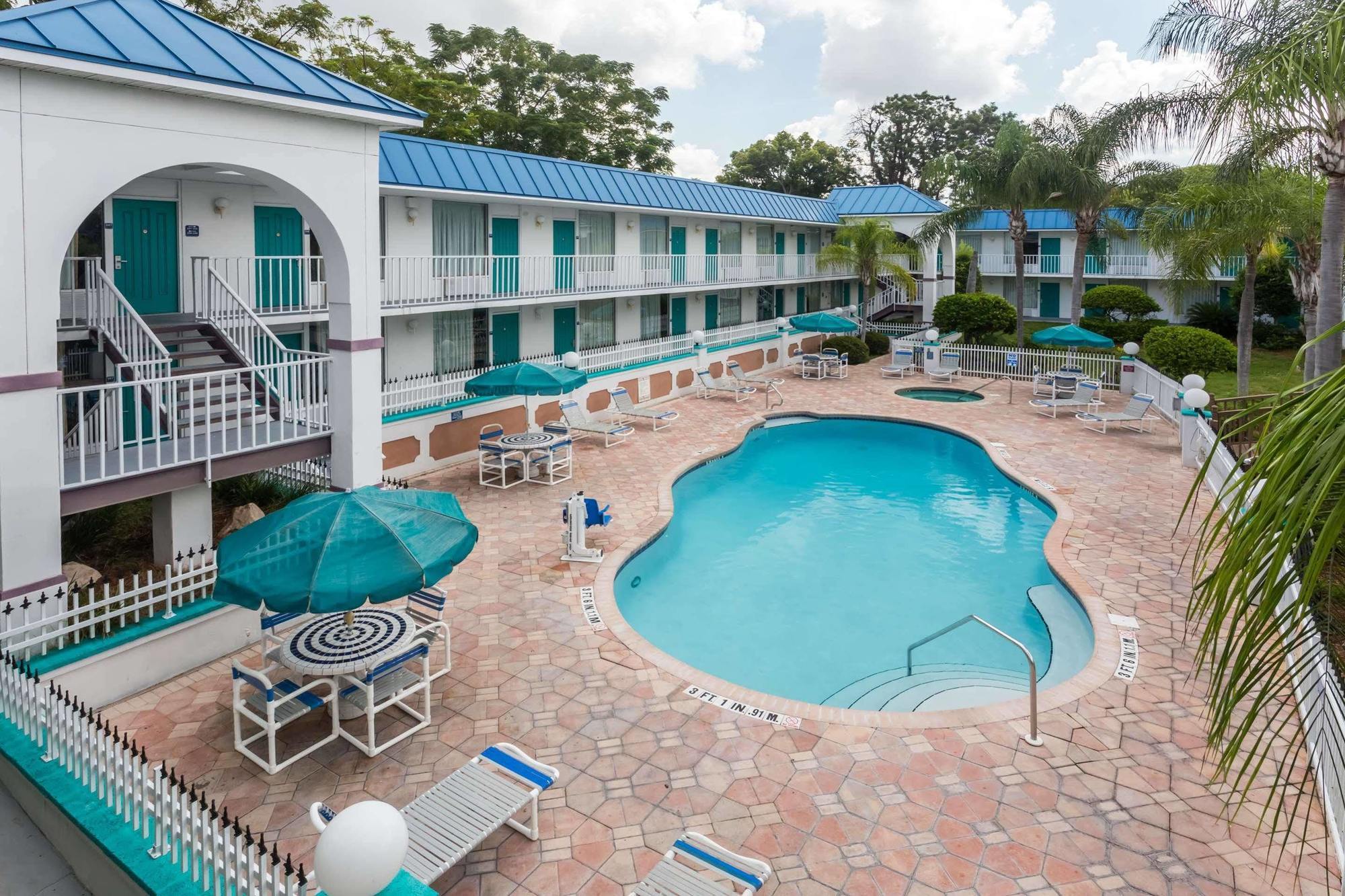 Days Inn & Suites By Wyndham Port Richey Exterior foto